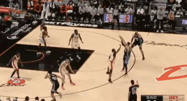 星空电竞在线平台登录入口-三分炮火：北京队三分球投中42%，火力全开！的简单介绍