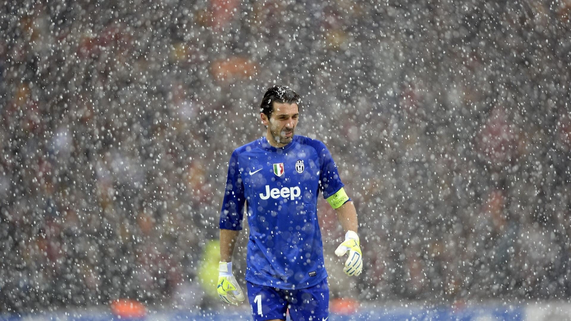 欧洲杯慢镜头：经典瞬间的完美还原，欧洲杯让你心碎